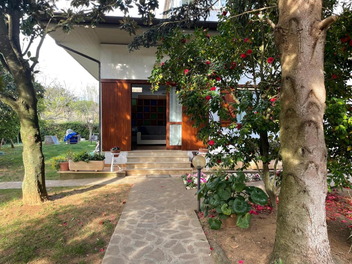 Appartamento In Villa Con Giardino Vicino Al Mare Bella Farnia Eksteriør billede
